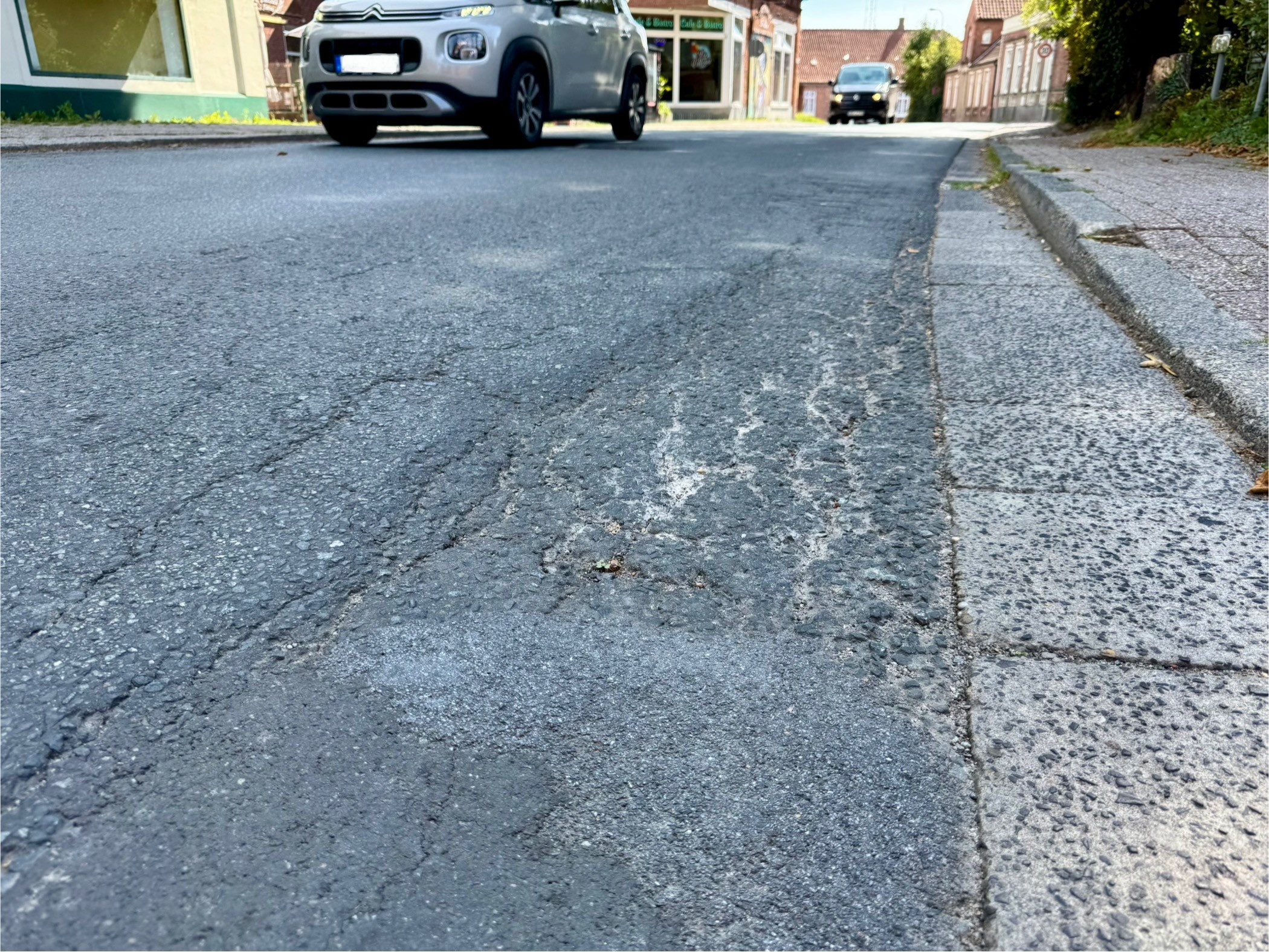 L 3: Fahrbahnsanierung in Pewsum beginnt Ende September