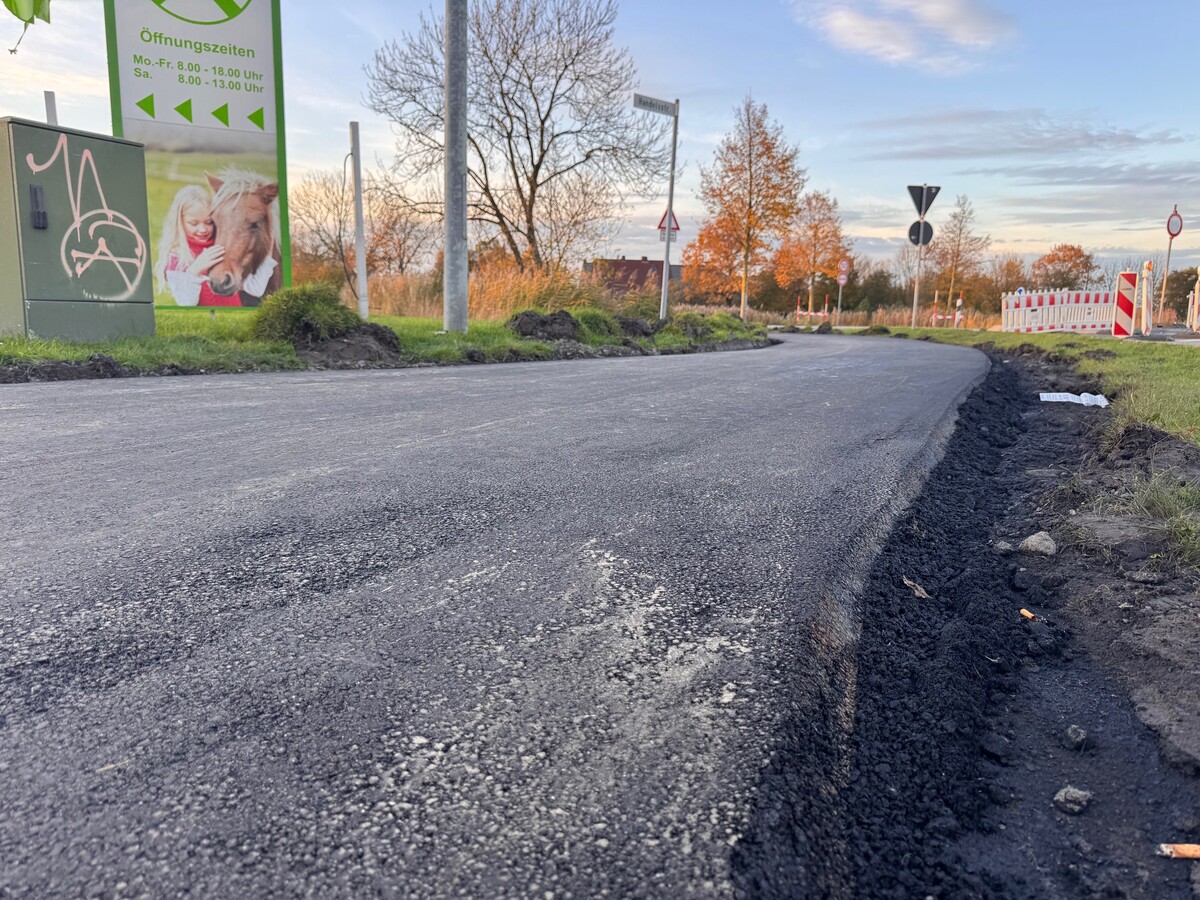 L 3: Fahrbahnsanierung in Pewsum läuft